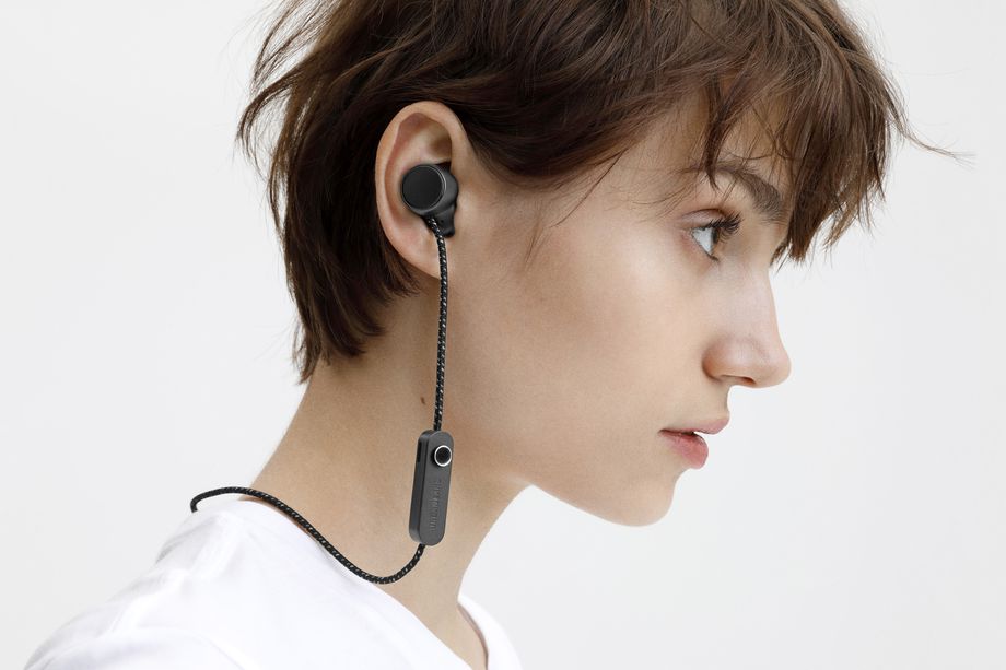 The Urbanears Jakan Neckbuds Comes With Single Control Button