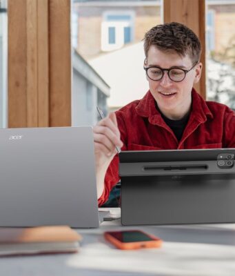 Acer Iconia Duo tablets official lifestyle image