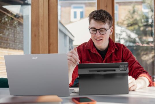 Acer Iconia Duo tablets official lifestyle image