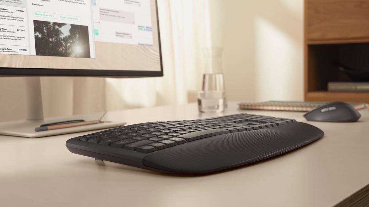 Logitech Signature Comfort Plus MK880 keyboard with dual-foam palm rest on a desk