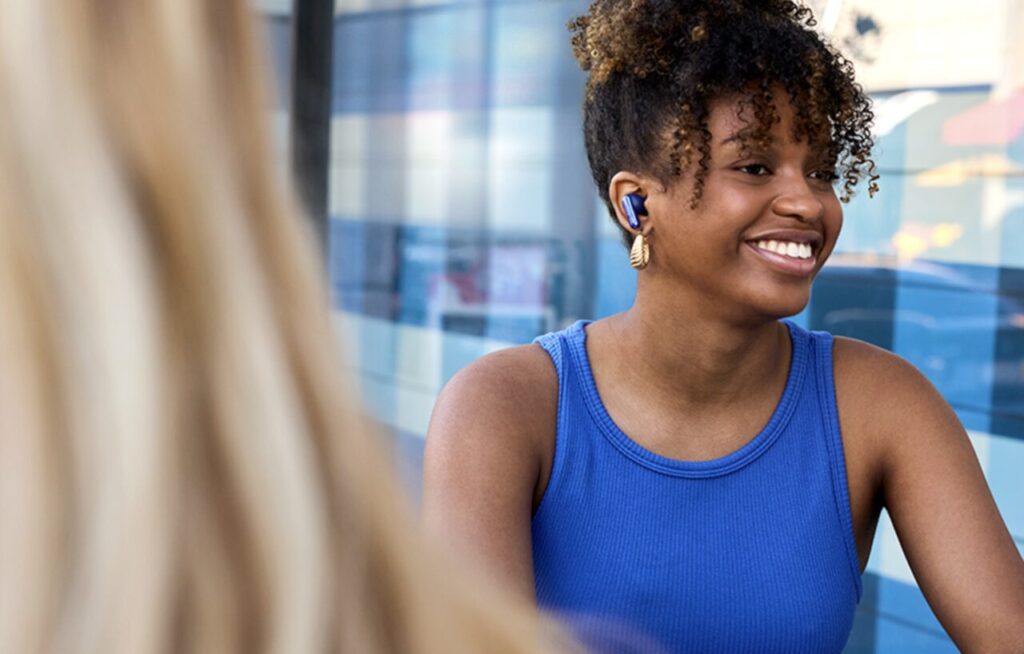 JBL Live 4 earbuds lifestyle image