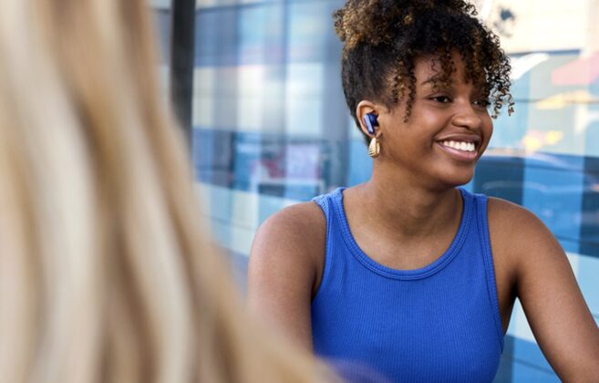 JBL Live 4 earbuds lifestyle image