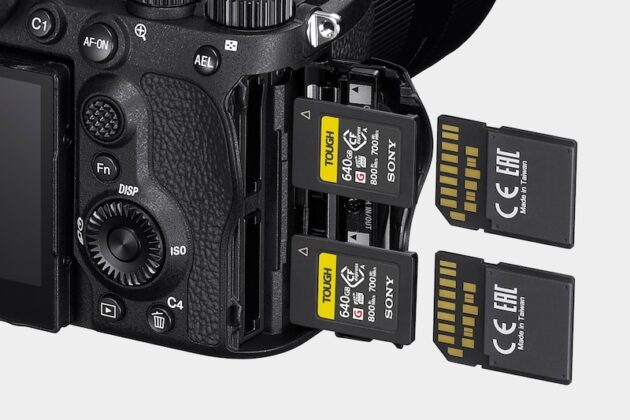 Sony A7R VI dual card slots official image
