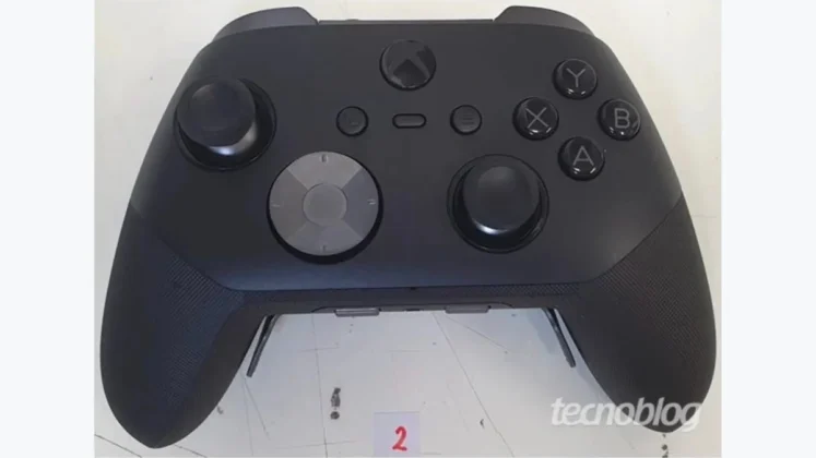 Xbox Elite Controller 3 leak showing internal parts and controller components