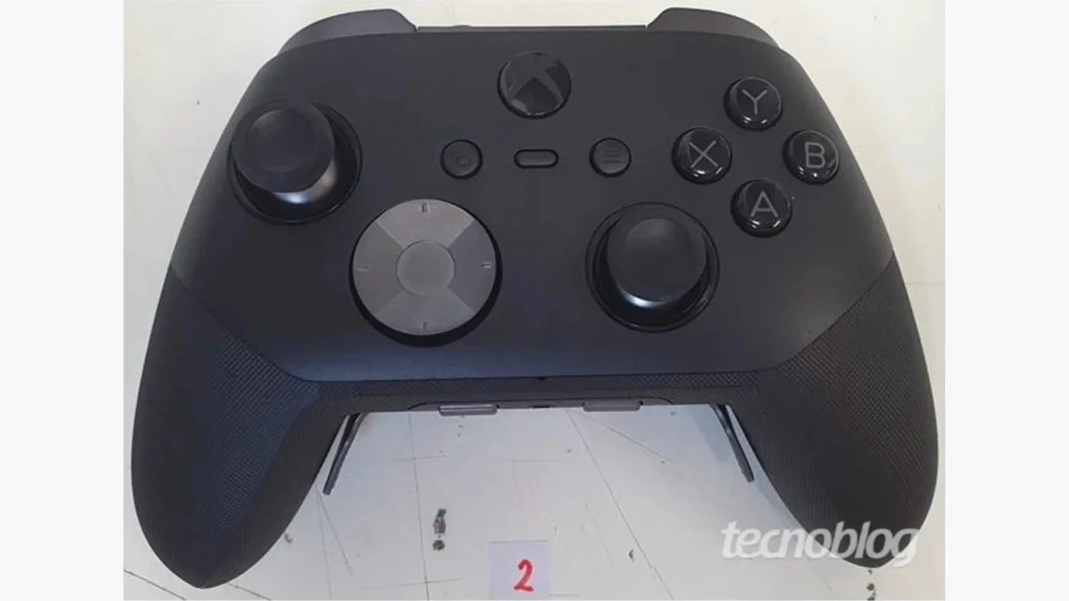 Xbox Elite Controller 3 leak showing internal parts and controller components