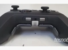 Xbox Elite Controller 3 leak showing scroll wheels near the headset jack