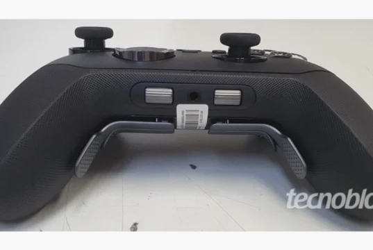 Xbox Elite Controller 3 leak showing scroll wheels near the headset jack