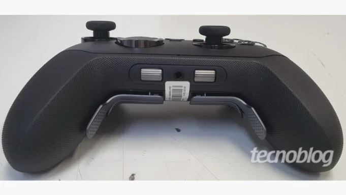 Xbox Elite Controller 3 Leak Shows Scroll Wheels and Removable Battery Xbox Elite Controller 3 leak showing scroll wheels near the headset jack