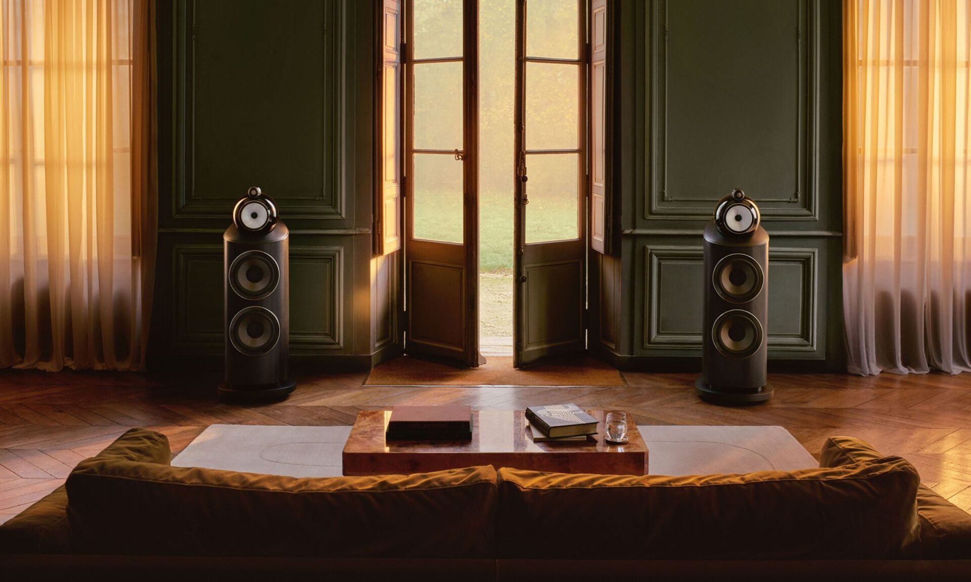 Bowers & Wilkins 800 Series Diamond D5 speaker lineup displaying seven distinct models