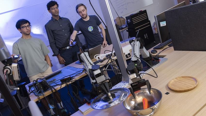 Researchers using smartphones to control robot arm in Georgia Tech lab