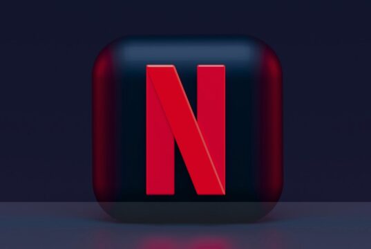 Instagram app logo representing new carousel slide captions