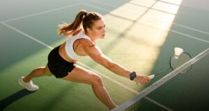 Athlete wearing the Honor Watch 6 while playing badminton