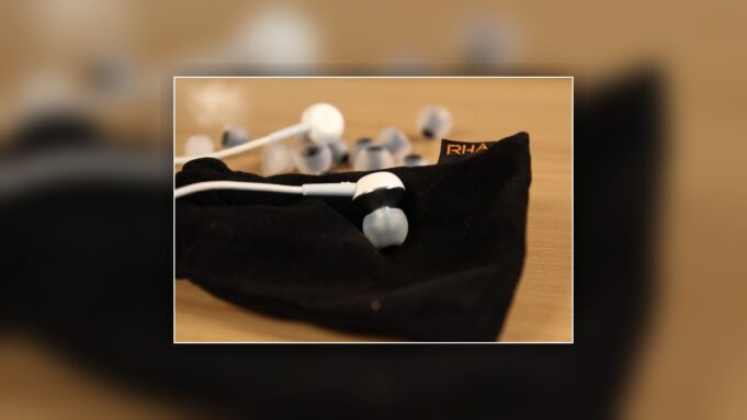 RHA MA450i Aluminium Earphone Review RHA MA450i aluminium earphones on the included RHA carry pouch