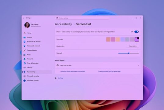 Screen Tint settings in Windows 11 showing color presets and a strength slider