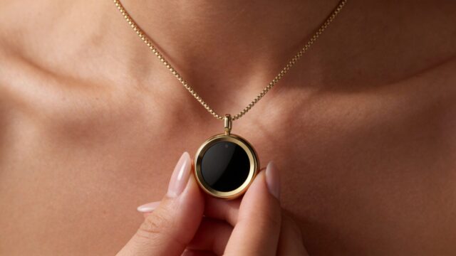 The90 Gem official necklace image The90 Gem UV necklace worn as jewelry