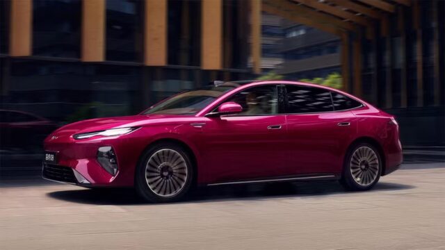 byd-seal-08-side-profile-magenta BYD Seal 08 sedan in magenta finish, side profile driving through a city street