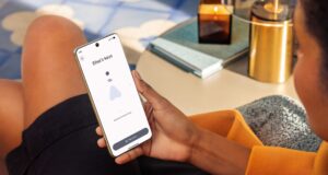 Moto Tag 2 official Motorola image showing close-range item finding on an Android phone