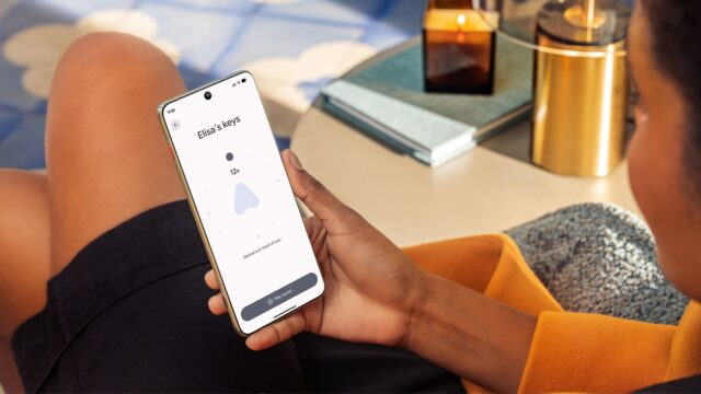 Moto Tag 2 official Motorola image showing close-range item finding on an Android phone