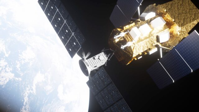 nasa-swift-rescue-mission-link-spacecraft NASA Swift rescue mission: artist's concept of Katalyst's LINK spacecraft approaching the Neil Gehrels Swift Observatory above Earth