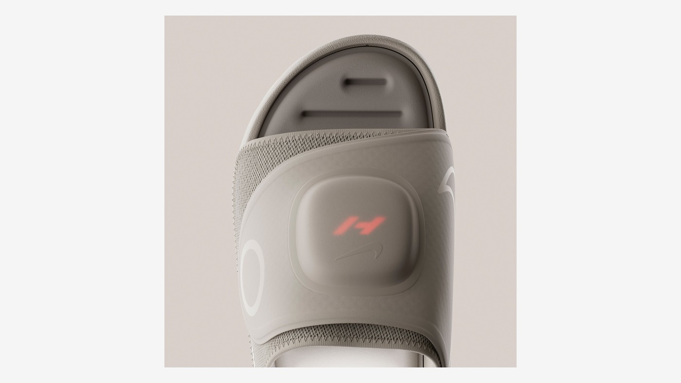 Nike Air Zoom Hyperslide product detail showing magnetic Hyperslide Pod on strap