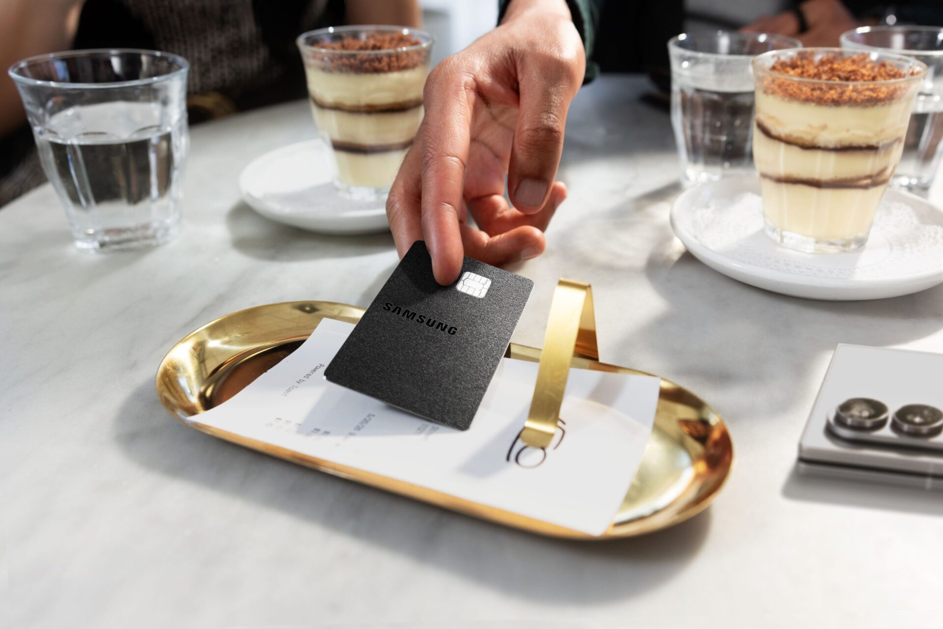 Samsung Galaxy Card used with Samsung Wallet at a restaurant