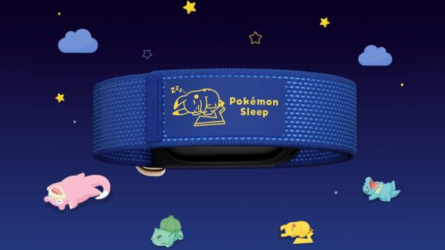 featured-fitbit-air-pokemon-sleep Blue Fitbit Air band with a sleeping Pikachu silk-print label among cartoon sleeping Pokemon on a night-sky backdrop