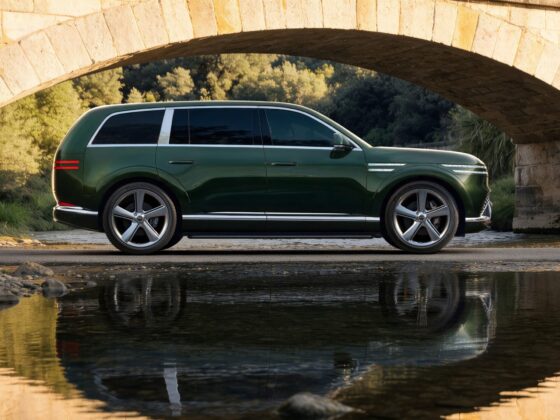 Green Genesis GV90 side profile under a stone bridge