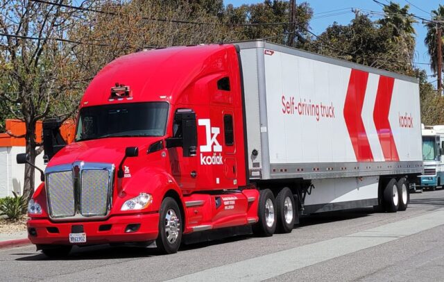 kodiak-robotics-self-driving-truck-votpuske-cc-by-sa-4 California Teamsters driverless truck lawsuit: a Kodiak Robotics autonomous semi photographed in California