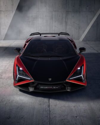 Official front view of the Lamborghini Revuelto SV