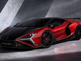 Official three-quarter studio shot of the red and black Lamborghini Revuelto SV