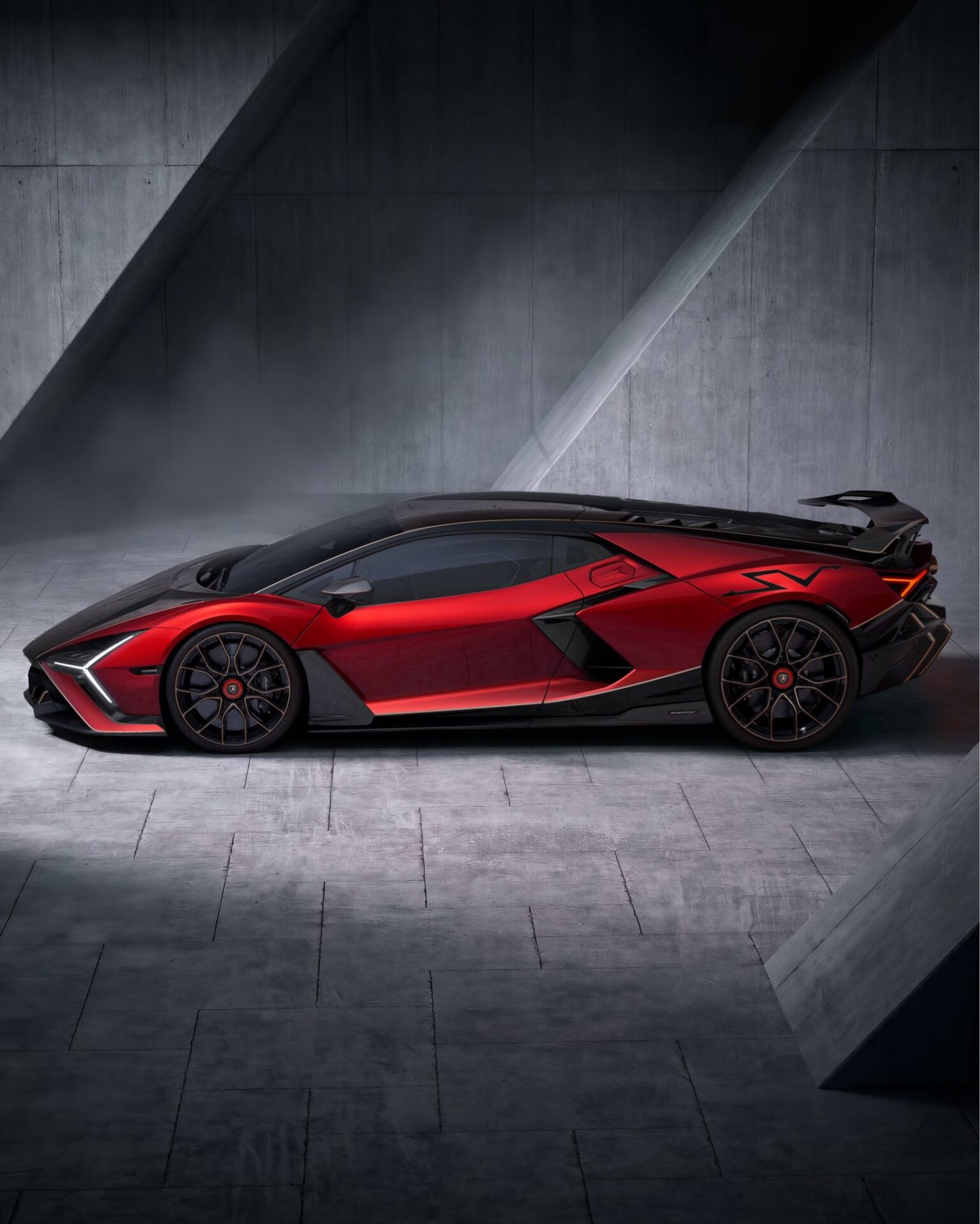 Official side profile of the Lamborghini Revuelto SV in red with SV side graphic