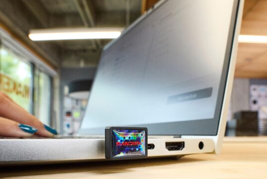 SanDisk Extreme Fit USB-C flash drive official product lifestyle photo