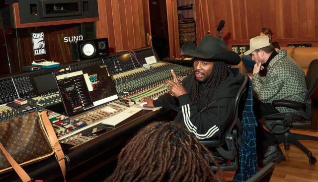 suno-audio-watermarks-official-studio Suno audio watermarks announcement: musicians collaborating in a studio using Suno