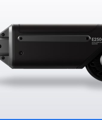 ASUS Oxiis E250G1 Turns Almost Any Bike Into an E-Bike ASUS Oxiis E250G1 Intelligent Bike Booster shown in profile with its seatpost clamp and drive roller