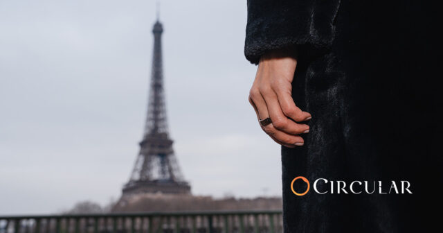 circular-ring-2-official-paris Circular Ring 2 worn on a hand with the Eiffel Tower in the background
