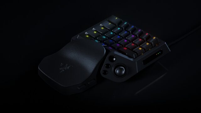 razer-tartarus-v2-pro-keypad-hero Razer Tartarus V2 Pro one-handed gaming keypad with numbered RGB keys, a thumbstick and a leather-look wrist rest on a black background