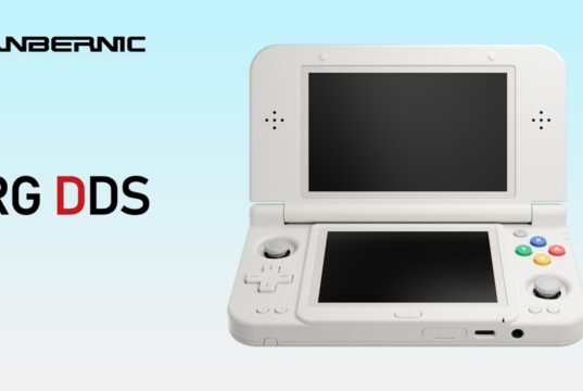 White Anbernic RG DDS handheld shown open with two dark screens on a light blue background beside the ANBERNIC and RG DDS wordmarks